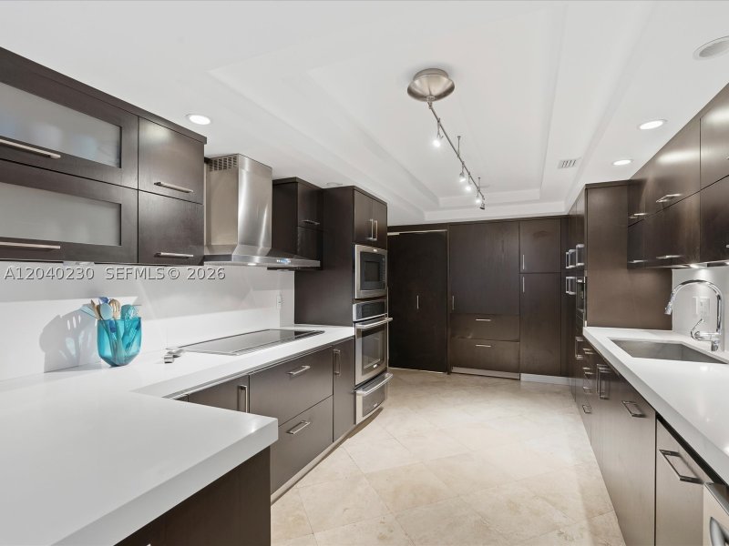 Condo for sale at Towers of Key Biscayne E1205