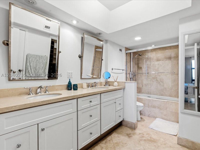 Condo for sale at Towers of Key Biscayne E1205