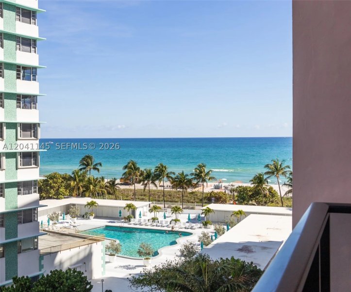 Condo for sale at The Alexander 914