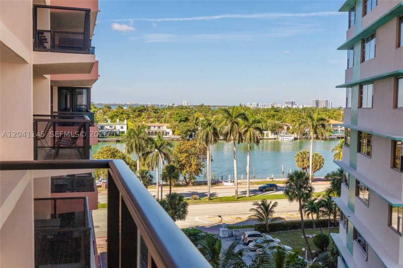Condo for sale at The Alexander 914