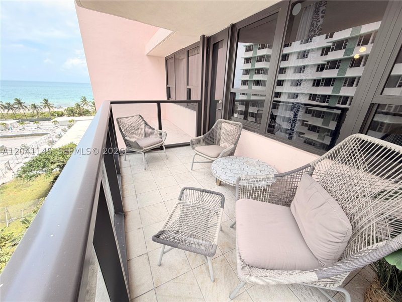 Condo for sale at The Alexander 914