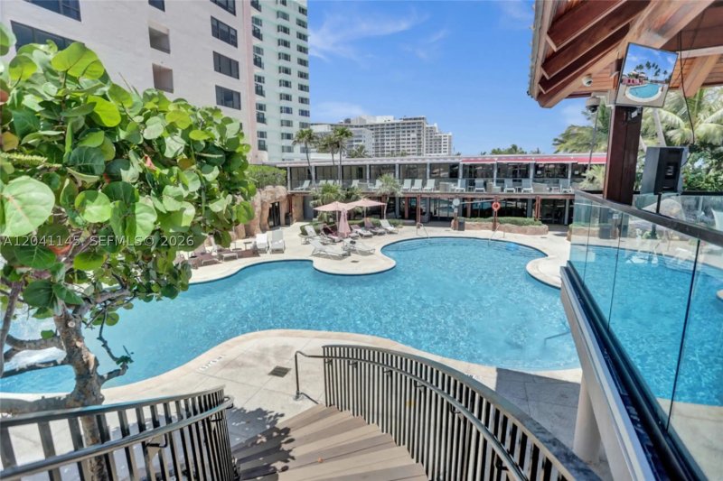 Condo for sale at The Alexander 914