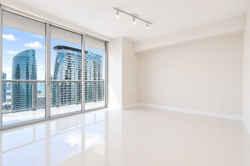 Condo for sale at Icon Brickell Tower I 4715