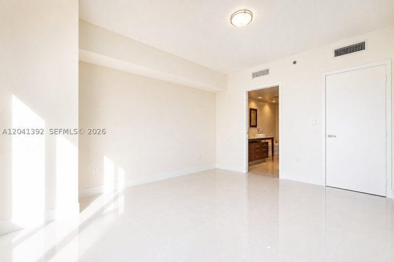 Condo for sale at Icon Brickell Tower I 4715