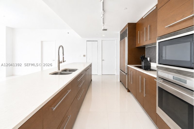 Condo for sale at Icon Brickell Tower I 4715