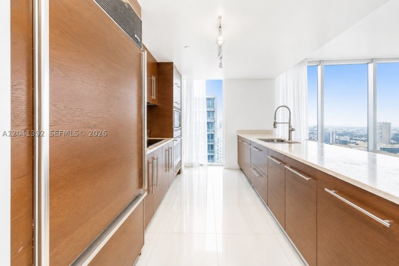 Condo for sale at Icon Brickell Tower I 4715