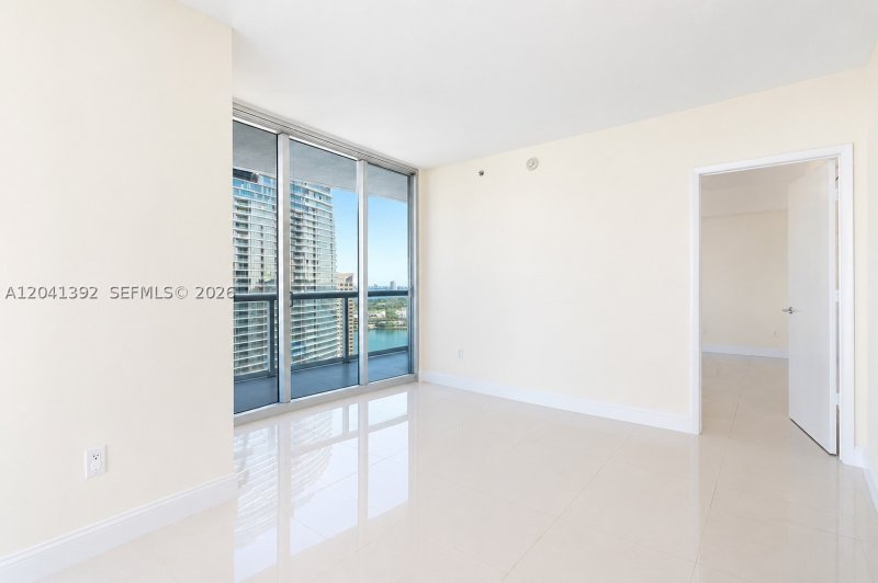 Condo for sale at Icon Brickell Tower I 4715