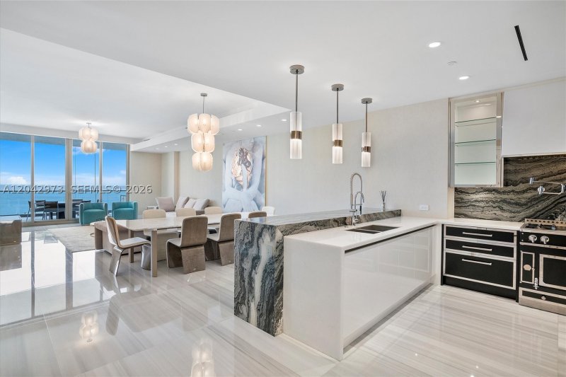 Alquiler de apartamento en The Estates at Acqualina 902