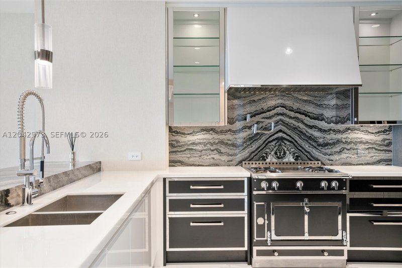Alquiler de apartamento en The Estates at Acqualina 902