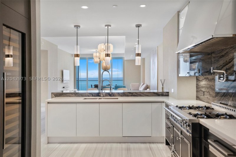Alquiler de apartamento en The Estates at Acqualina 902