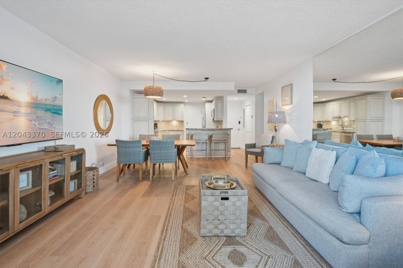 Apartment for rent at Alexander Towers 708