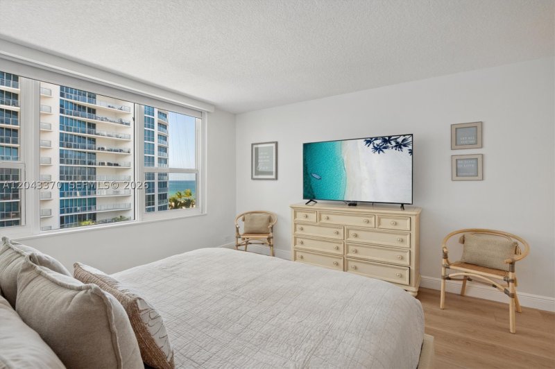 Apartment for rent at Alexander Towers 708