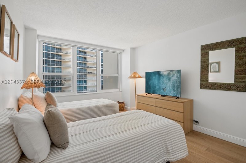Apartment for rent at Alexander Towers 708
