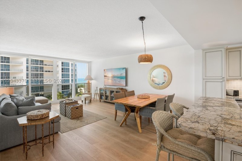 Apartment for rent at Alexander Towers 708