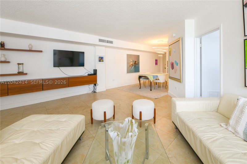 Apartment for rent at Four Ambassadors 1462