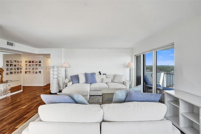 Apartment for rent at The Summit 1702N
