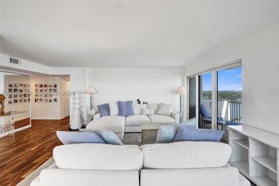 Aluguel de apartamento no The Summit 1702N