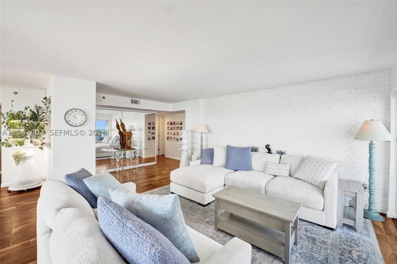 Apartment for rent at The Summit 1702N