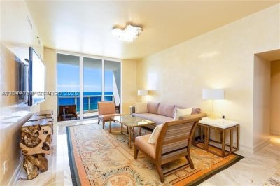 Aluguel de apartamento no Trump Tower One 1106