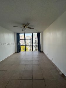 Aluguel de apartamento no Plaza of the Americas 816