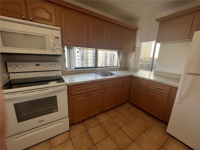 Aluguel de apartamento no Plaza of the Americas 816