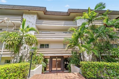 Comprar apartamento en Villa Capri 307