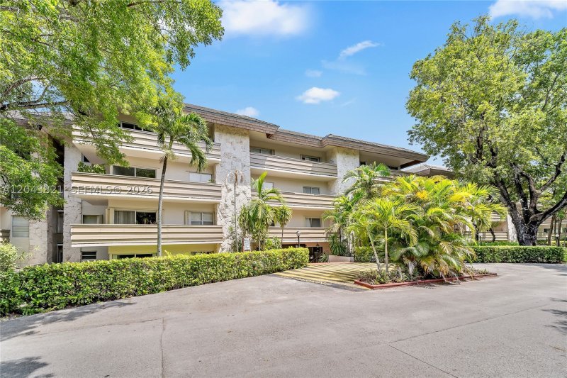 Condo for sale at Villa Capri 307