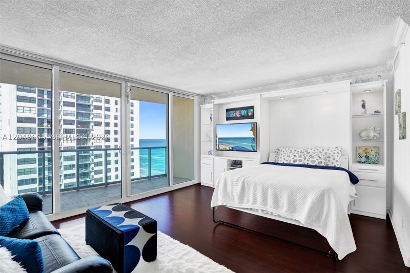 Apartment for rent at The Wave Condo 1504 (Availa