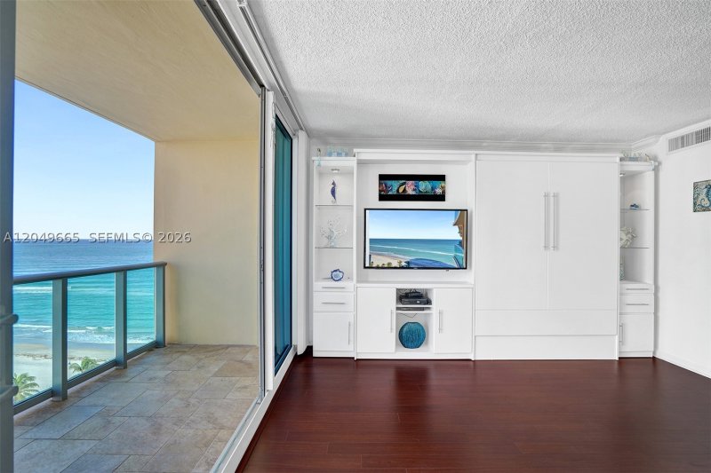 Apartment for rent at The Wave Condo 1504 (Availa