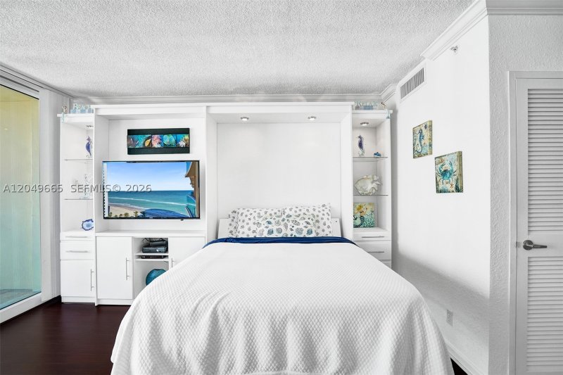 Apartment for rent at The Wave Condo 1504 (Availa