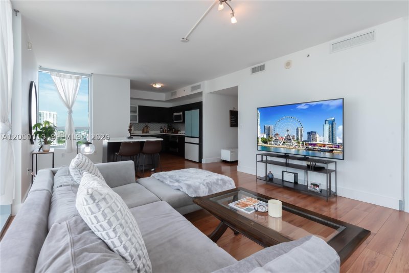 Condo for sale at The Ivy 2113