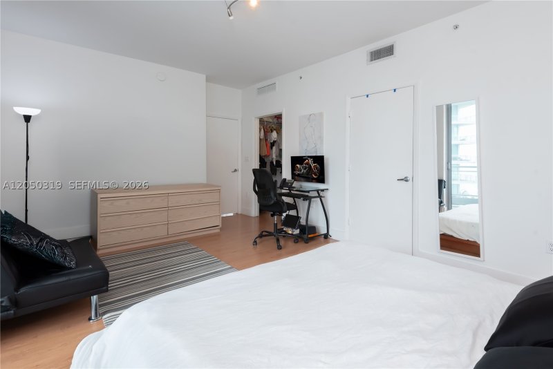 Condo for sale at The Ivy 2113