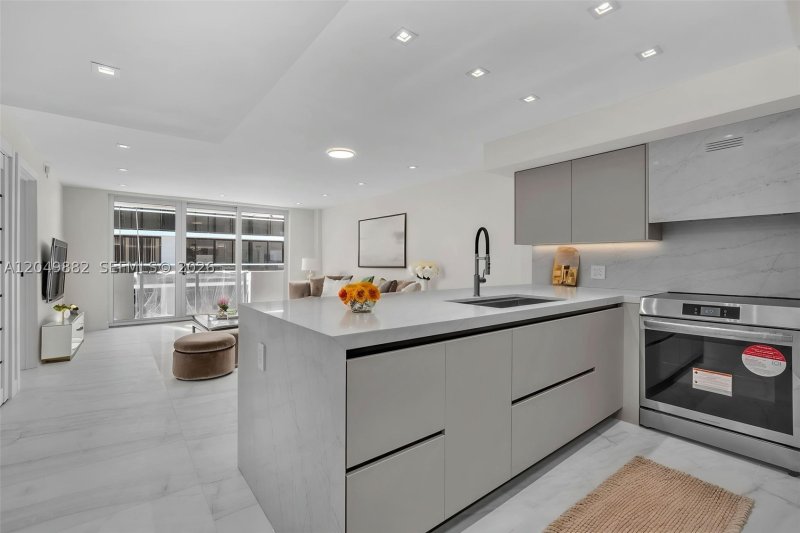 Condo for sale at Spiaggia Ocean 1009