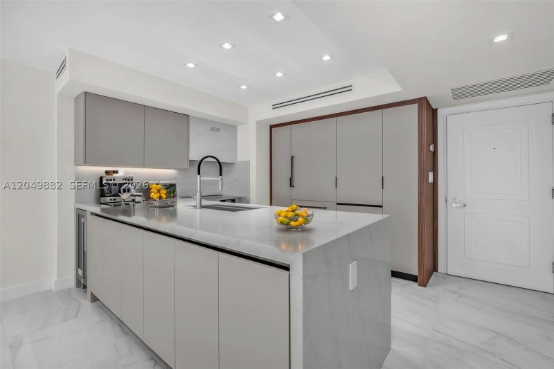 Condo for sale at Spiaggia Ocean 1009