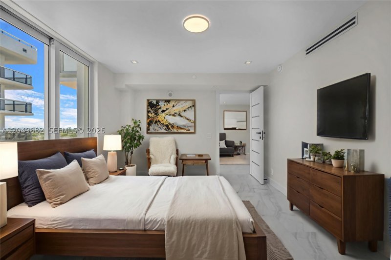 Condo for sale at Spiaggia Ocean 1009