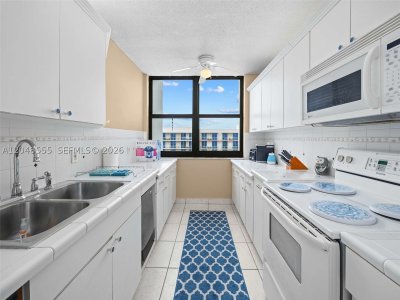 Comprar apartamento en Crystal Tower 703