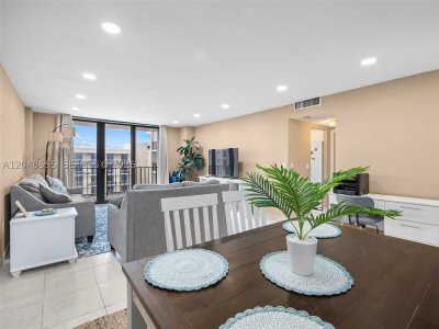 Comprar apartamento en Crystal Tower 703