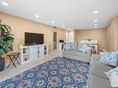 Comprar apartamento en Crystal Tower 703