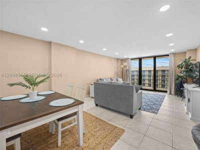 Comprar apartamento en Crystal Tower 703