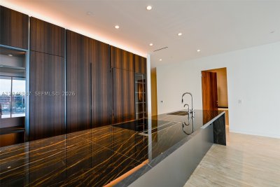 Comprar apartamento en Vita at Grove Isle L404