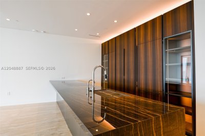Comprar apartamento en Vita at Grove Isle L404