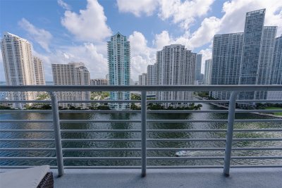 Alquiler de apartamento en One Miami East Tower 2119