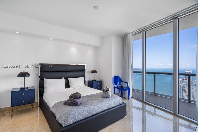 Condo for sale at Icon Brickell Tower II 5705