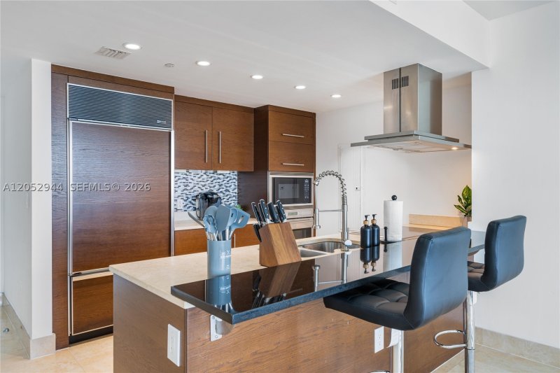 Condo for sale at Icon Brickell Tower II 5705