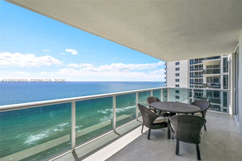 Aluguel de apartamento no Ocean Two 2704