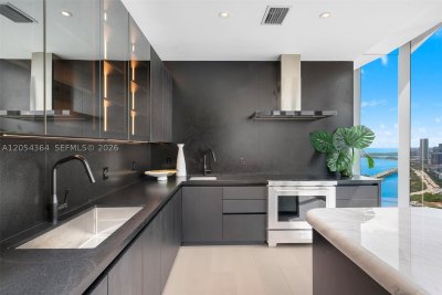 Comprar apartamento no Una Residences at Brickell PH-4001