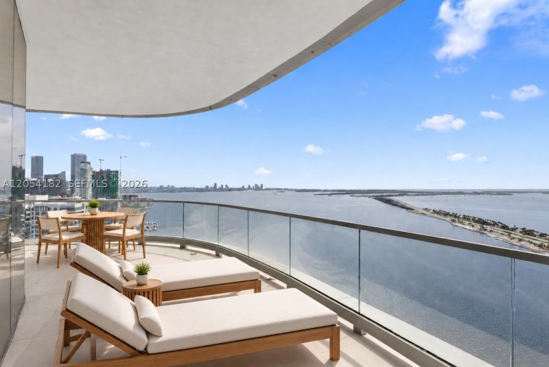 Comprar apartamento no Una Residences at Brickell 2701
