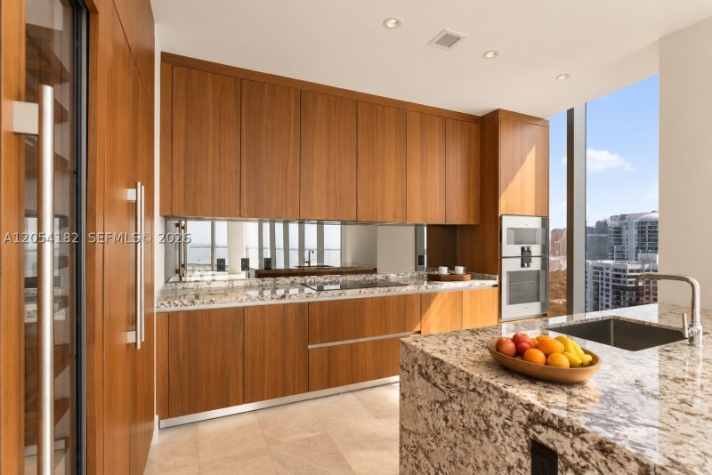 Comprar apartamento no Una Residences at Brickell 2701