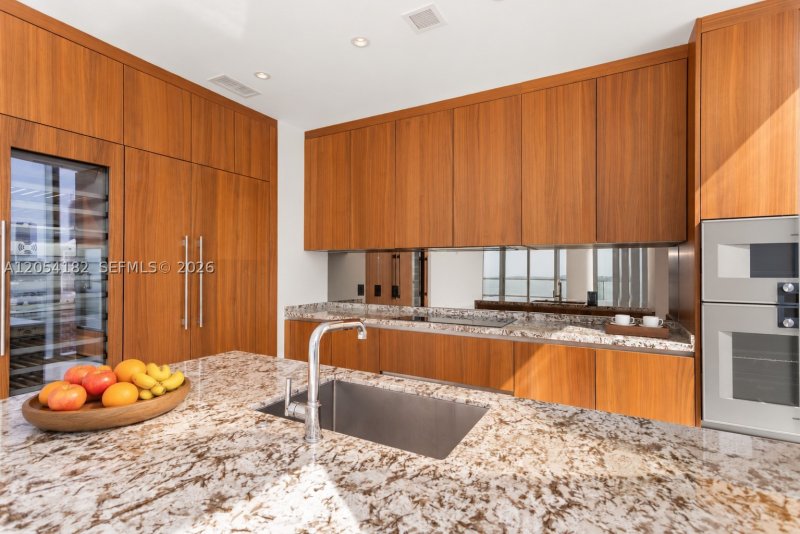 Comprar apartamento no Una Residences at Brickell 2701