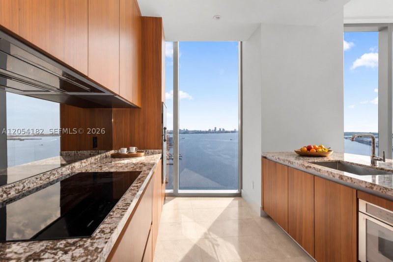 Comprar apartamento no Una Residences at Brickell 2701